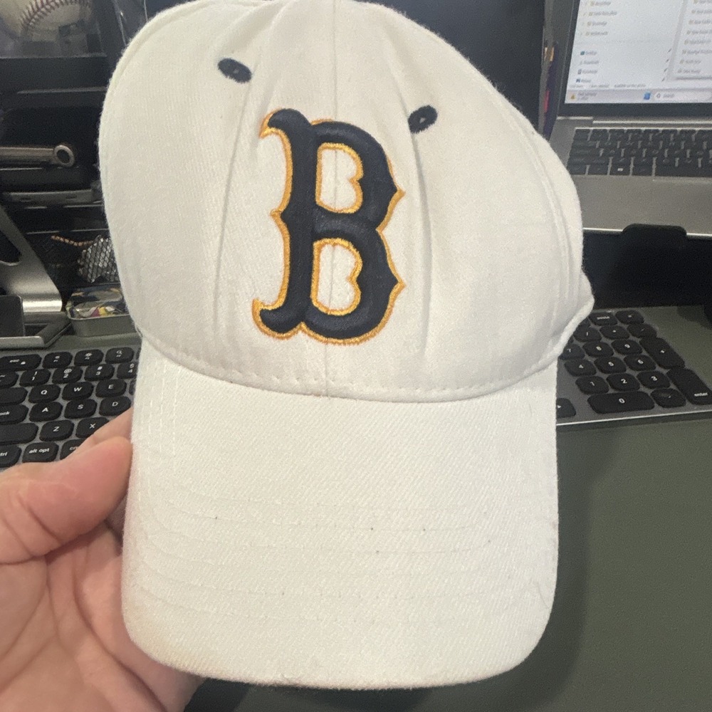 Top of the World UCLA Bruins One-Fit Cap Hat White Black Gold